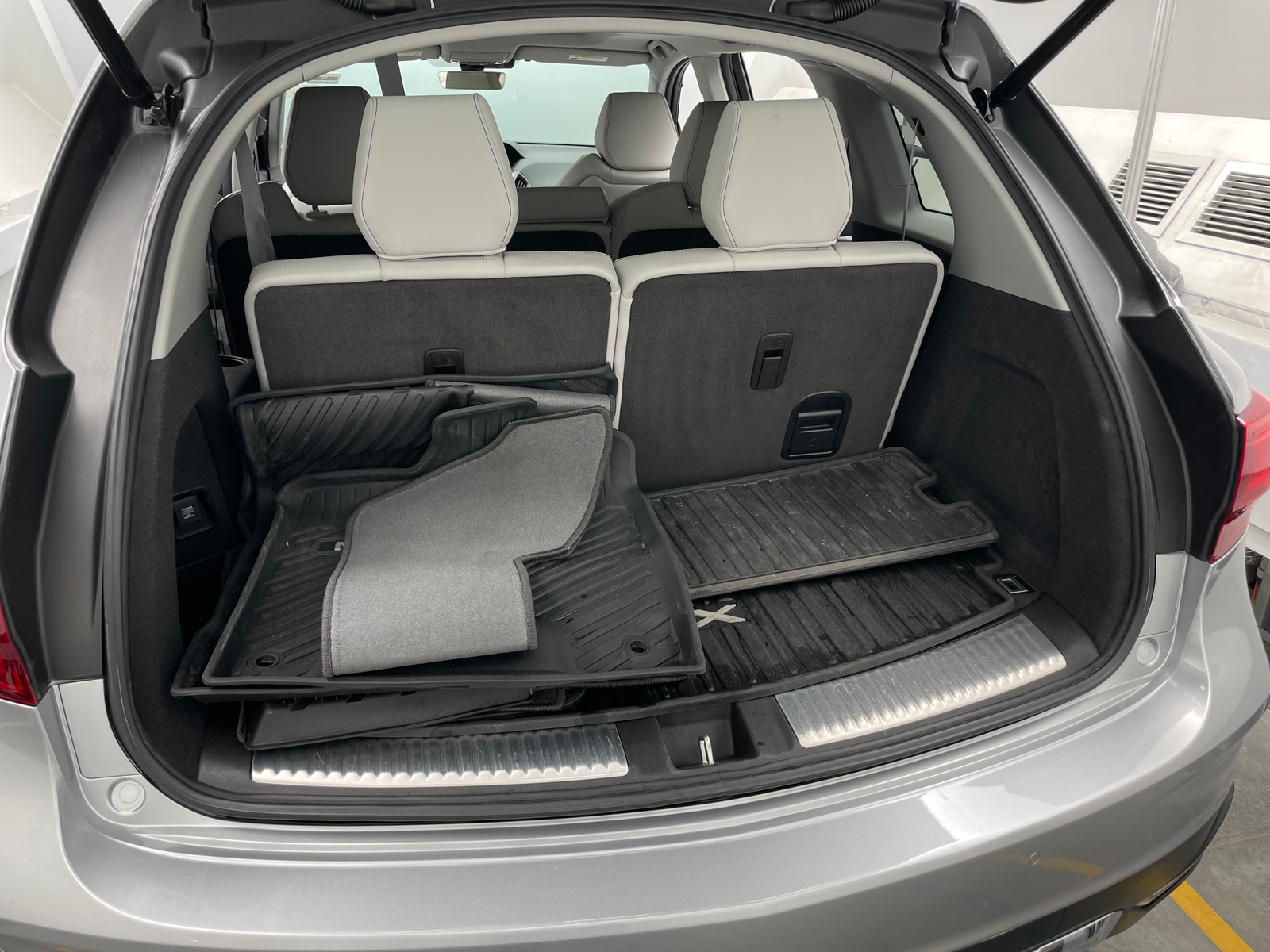 Thumbnail: 2020 Acura MDX - 6