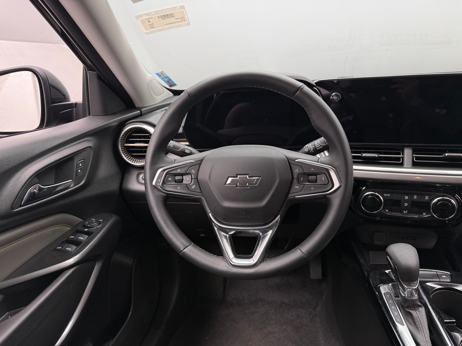 Thumbnail: 2025 Chevrolet Trax - 4