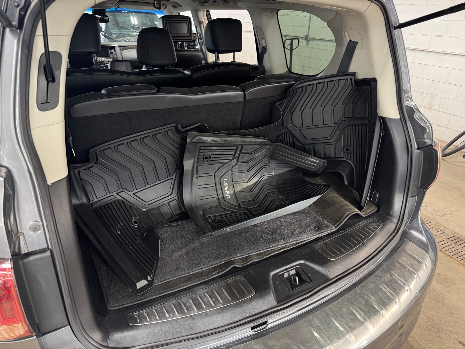 Thumbnail: 2015 INFINITI QX80 - 6