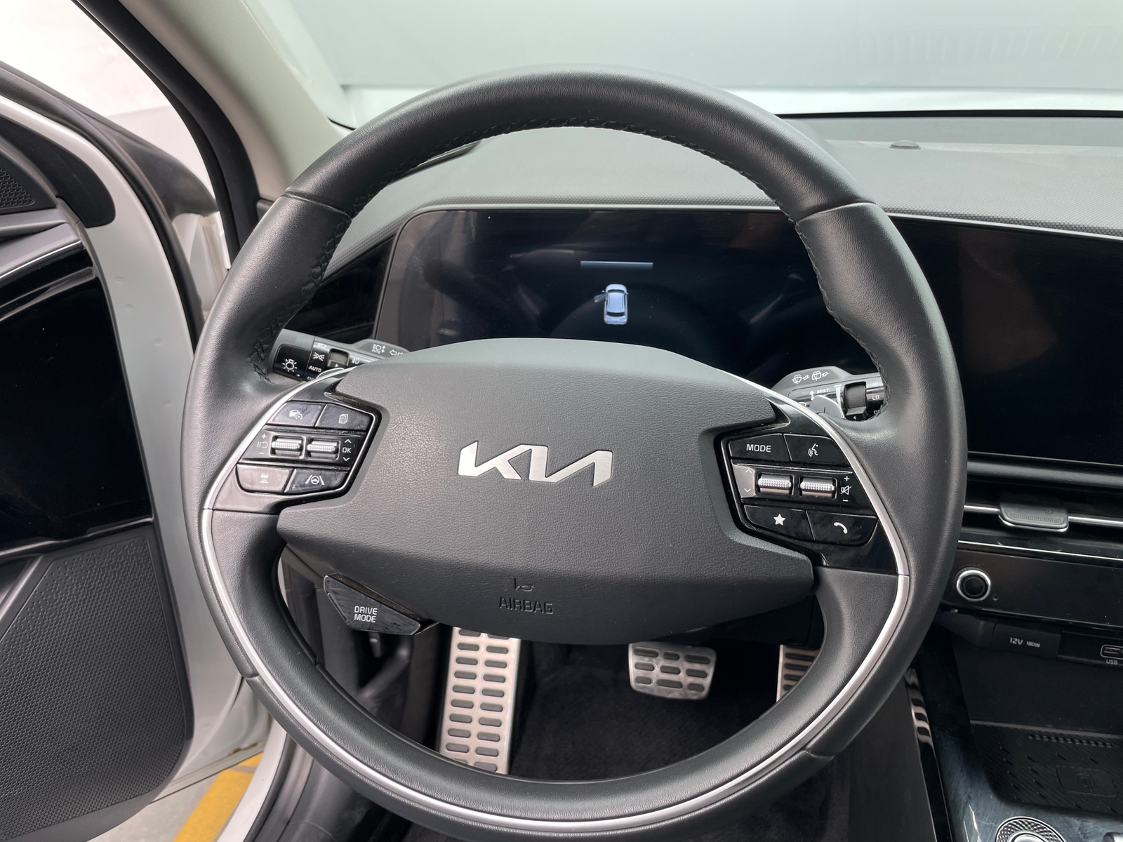 Thumbnail: 2023 Kia Niro - 5