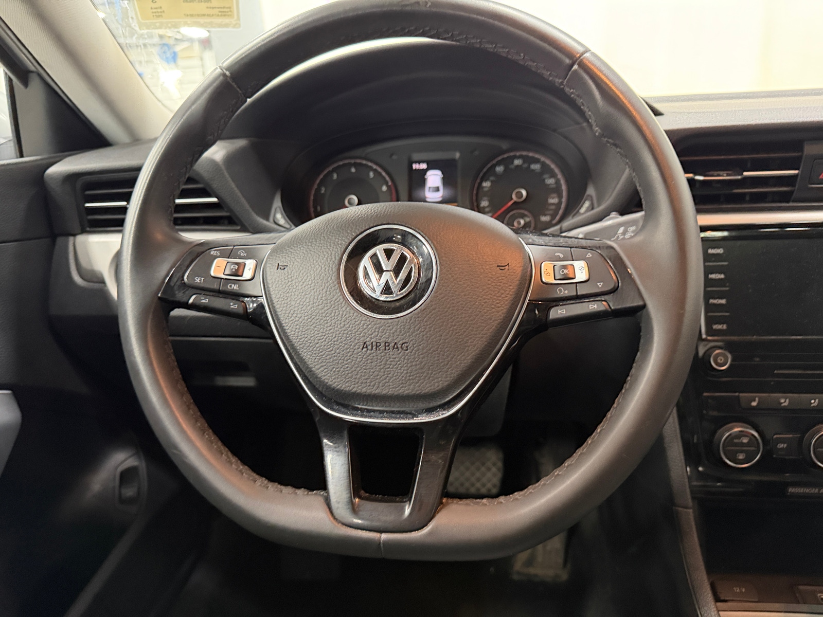 Thumbnail: 2021 Volkswagen Passat - 4