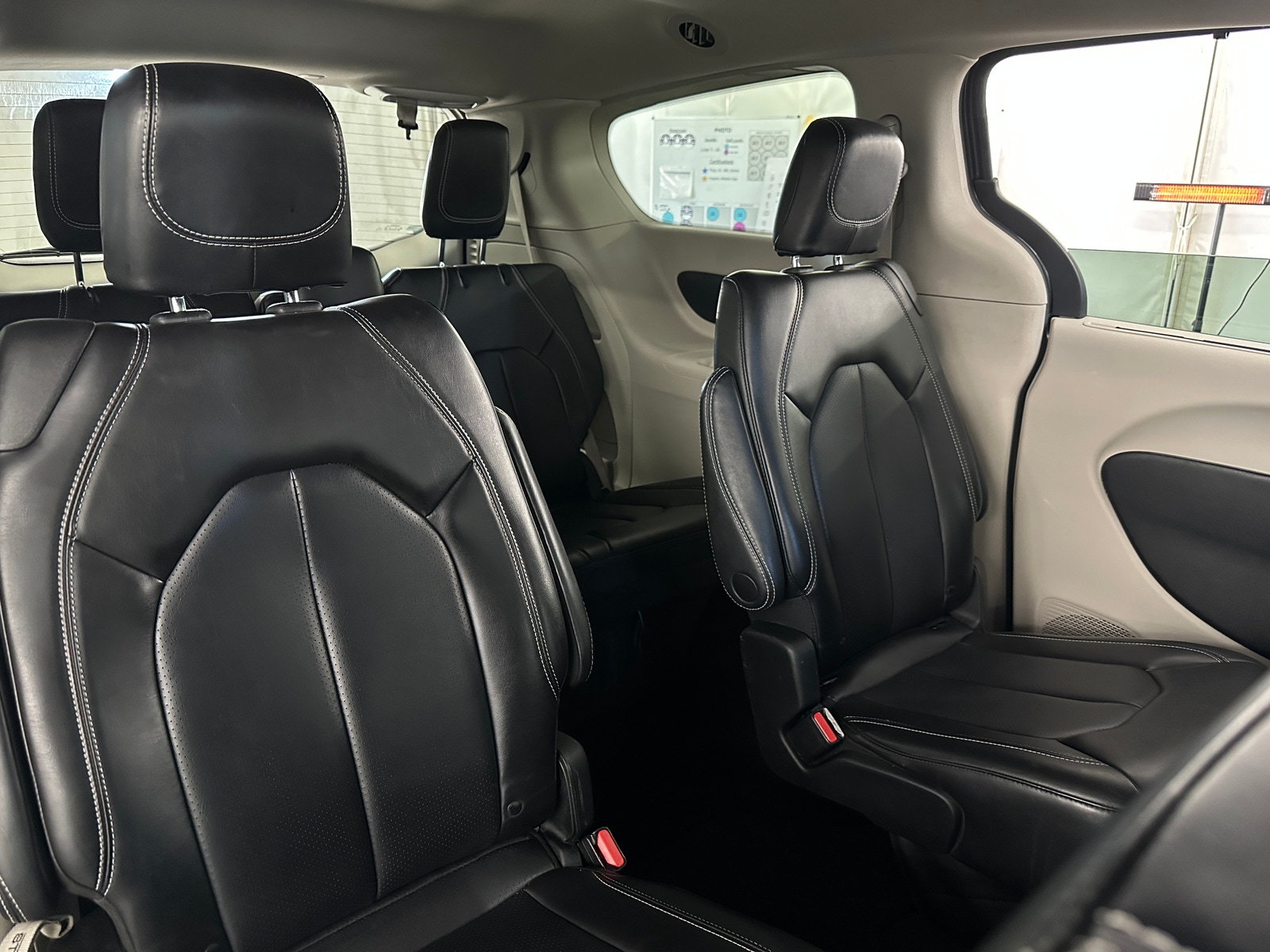 Thumbnail: 2023 Chrysler Pacifica - 5