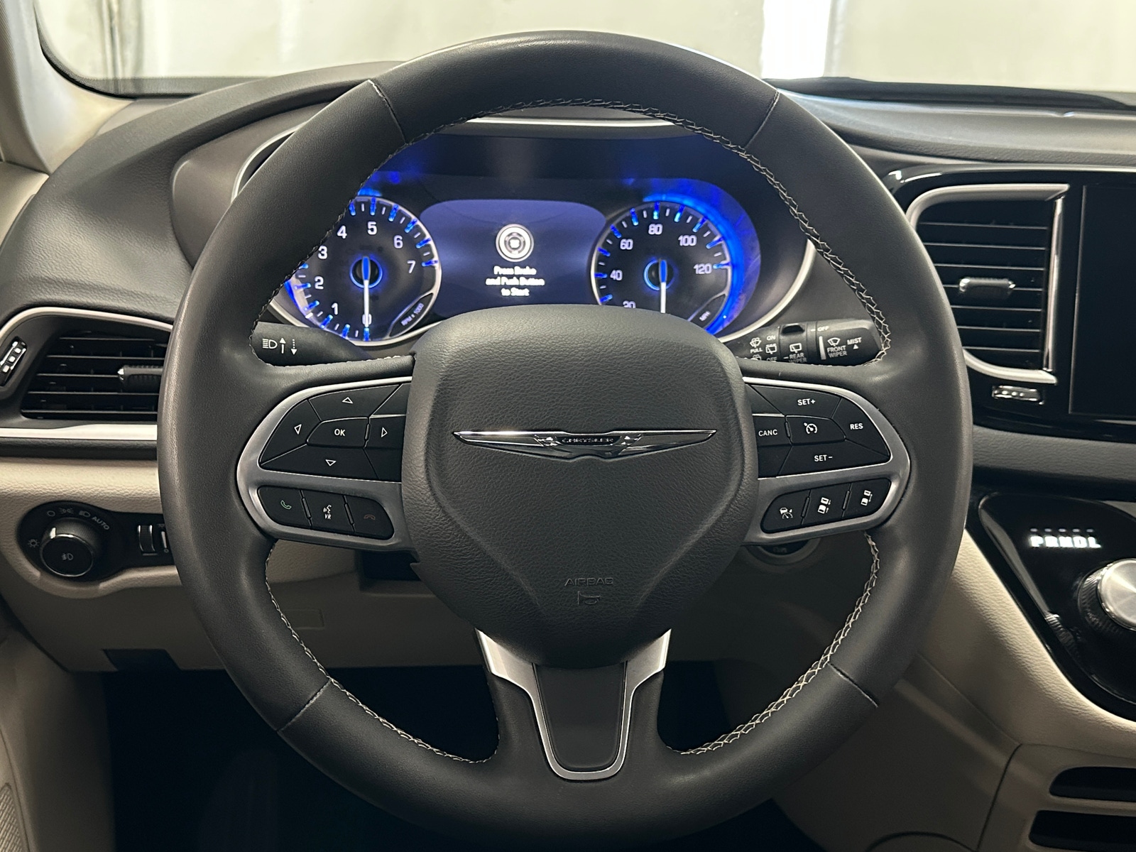 Thumbnail: 2023 Chrysler Pacifica - 4