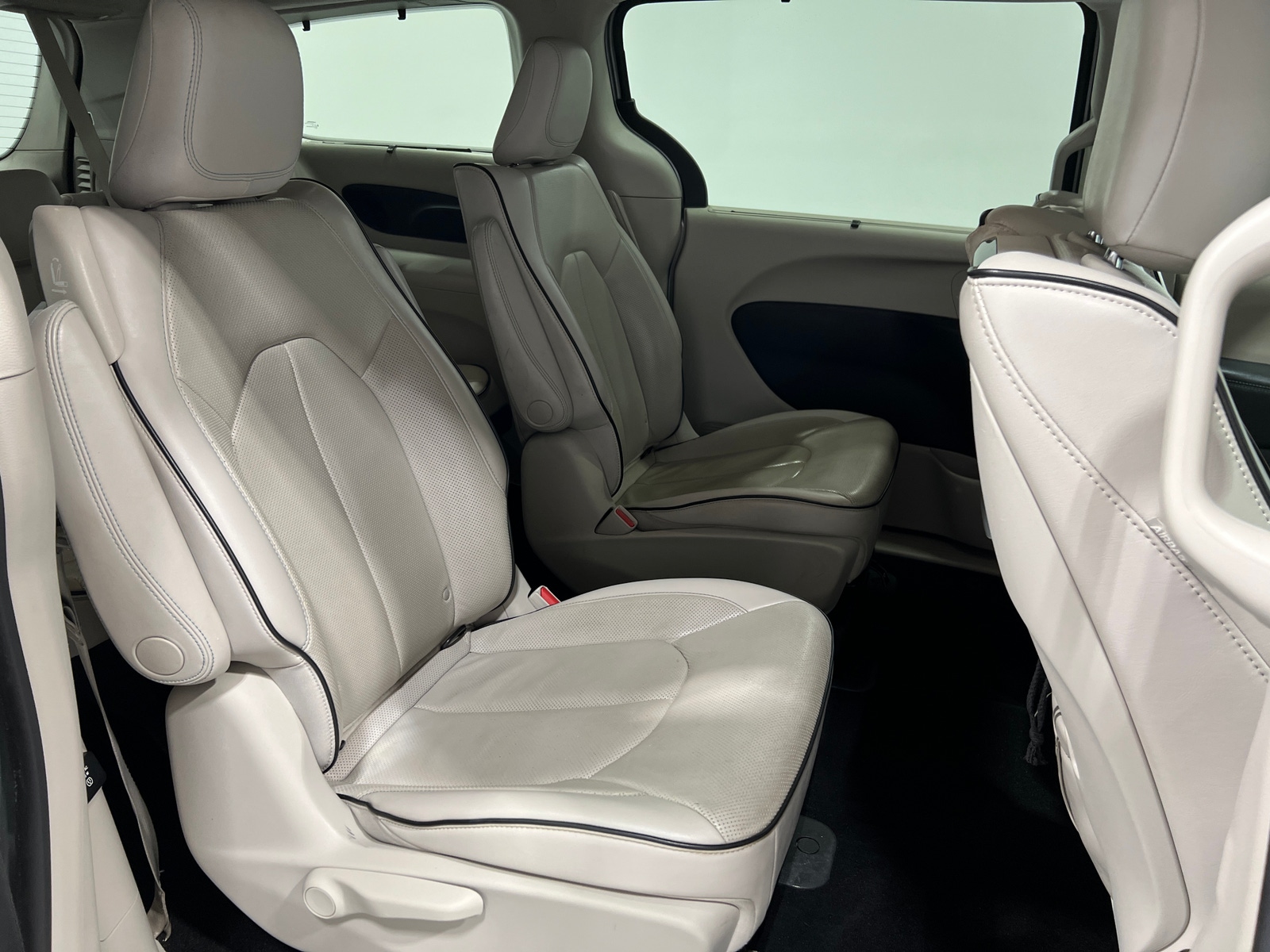 Thumbnail: 2018 Chrysler Pacifica - 5