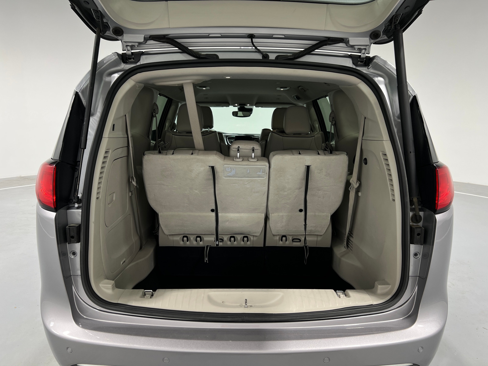 Thumbnail: 2018 Chrysler Pacifica - 6