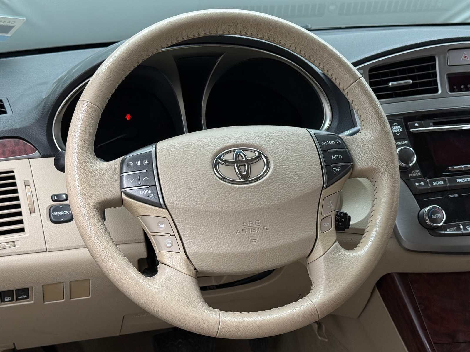 Thumbnail: 2011 Toyota Avalon - 4