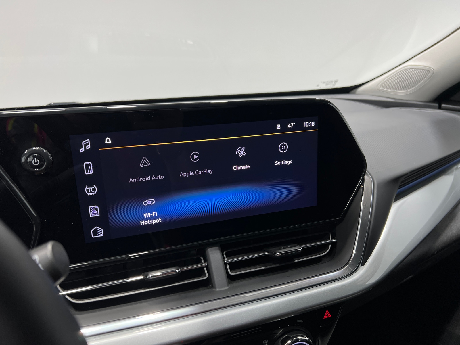 Thumbnail: 2025 Chevrolet Trax - 4