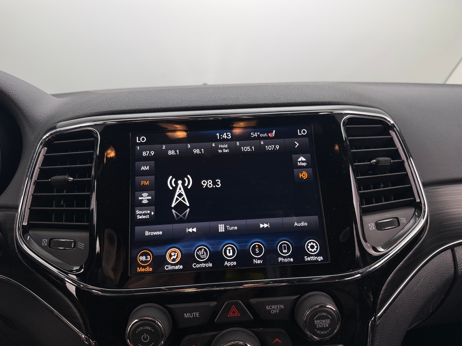 Thumbnail: 2020 Jeep Grand Cherokee - 3