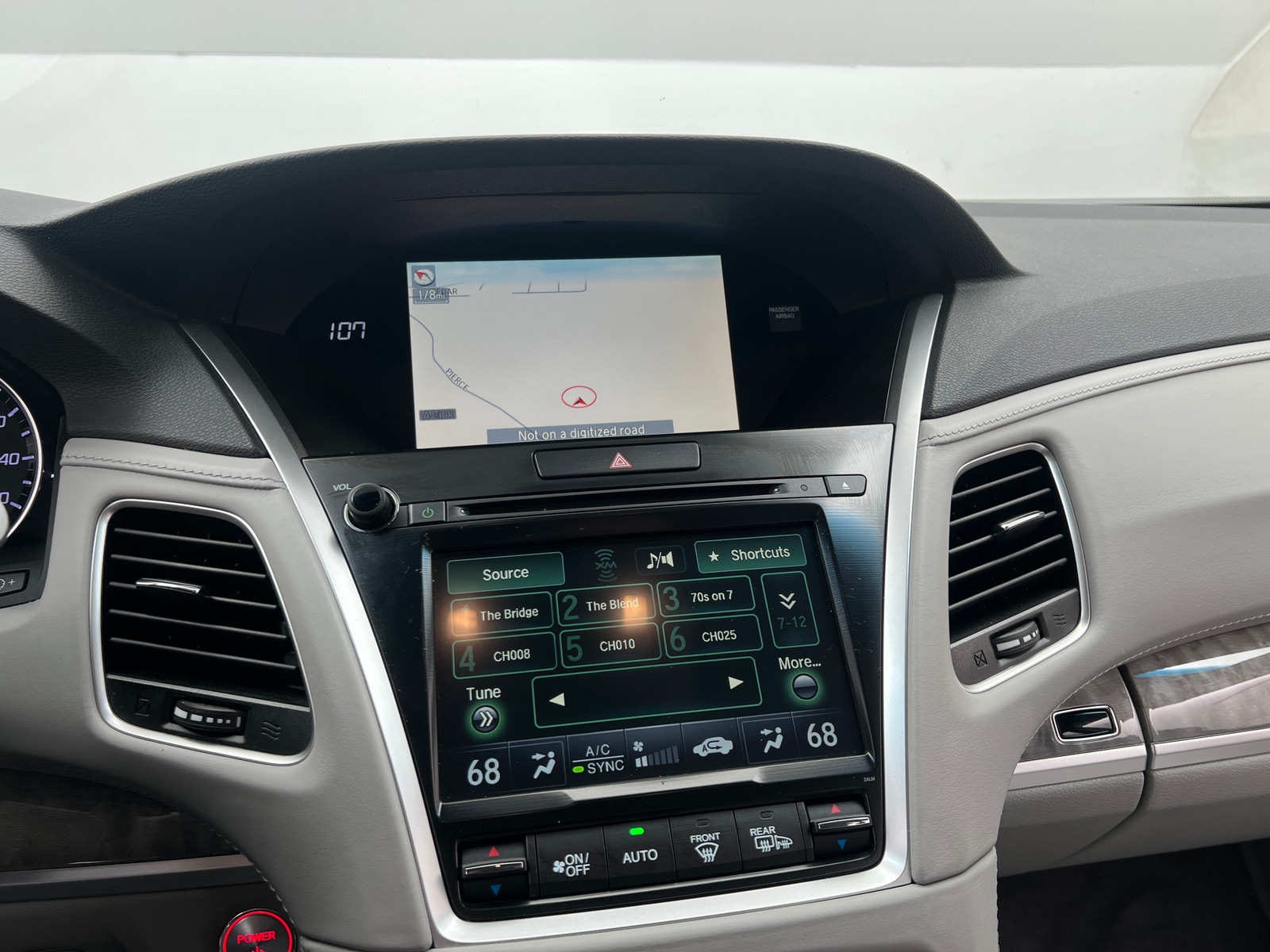 Thumbnail: 2019 Acura RLX - 3