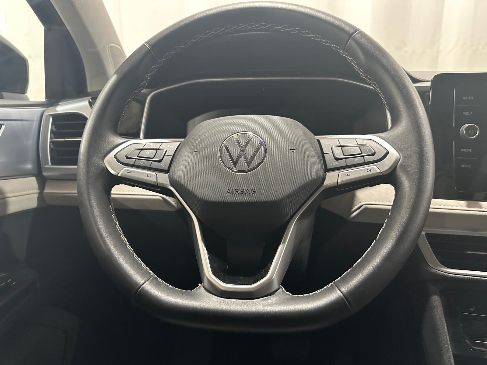 Thumbnail: 2025 Volkswagen Taos - 4