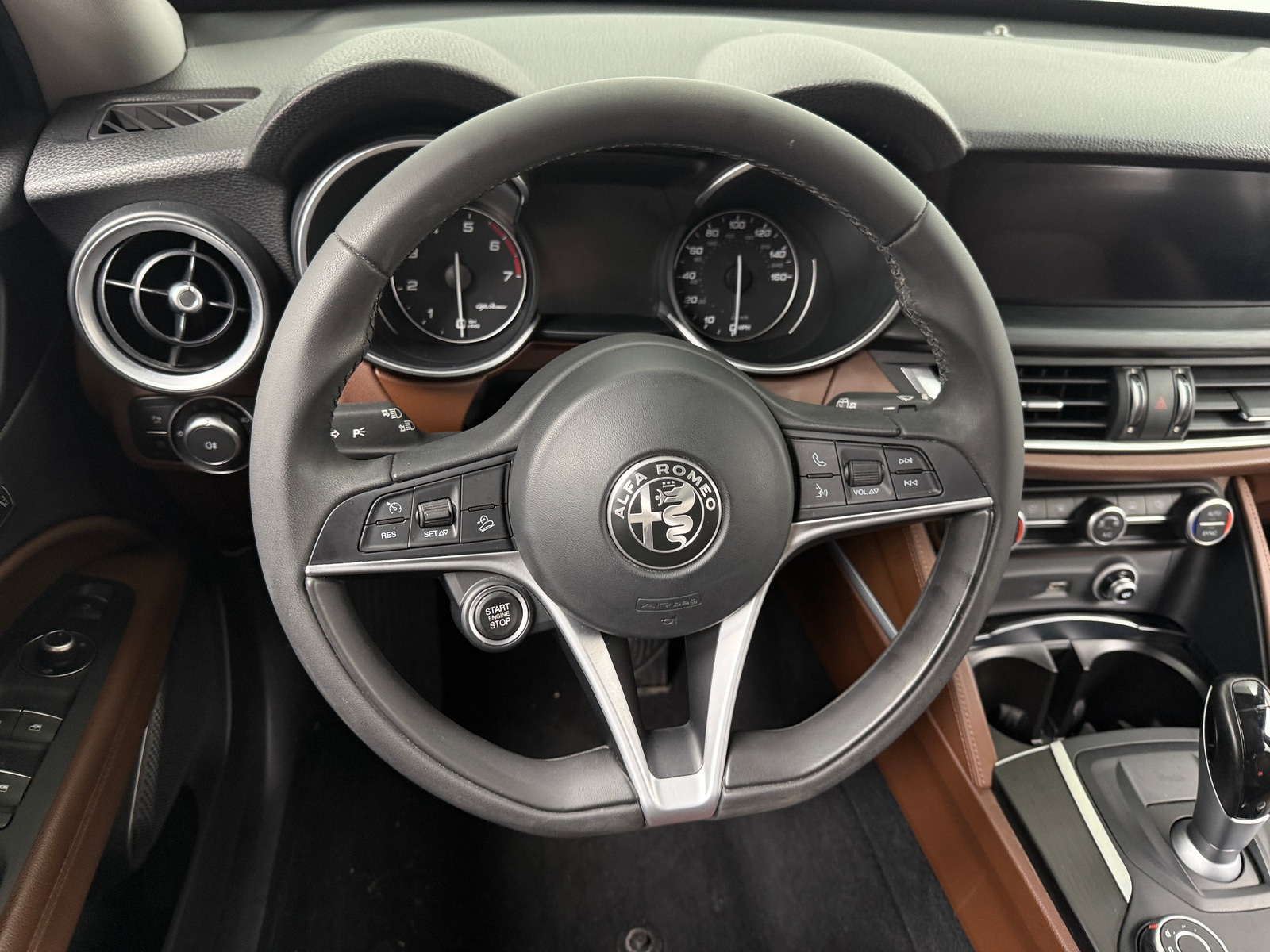 Thumbnail: 2018 Alfa Romeo Stelvio - 4