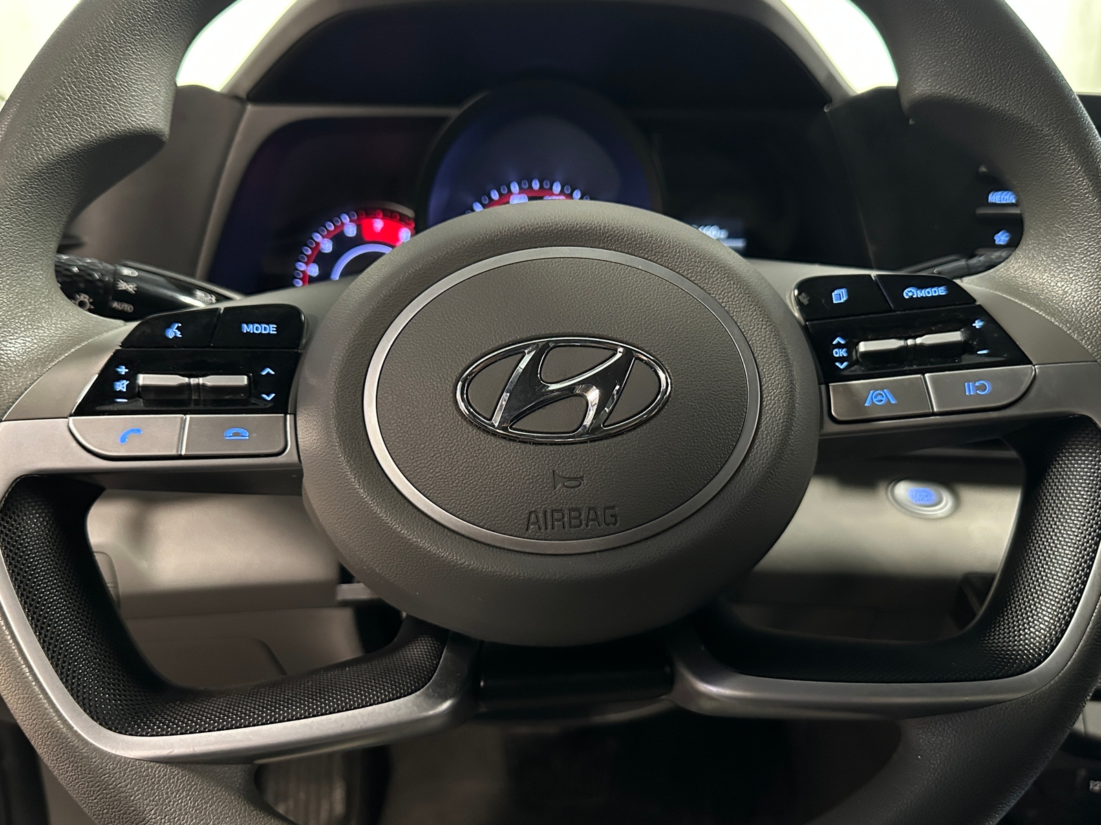 Thumbnail: 2022 Hyundai Elantra - 5