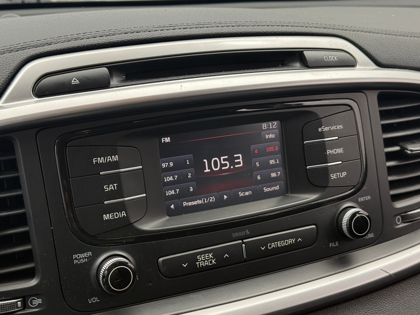 Thumbnail: 2016 Kia Sorento - 4