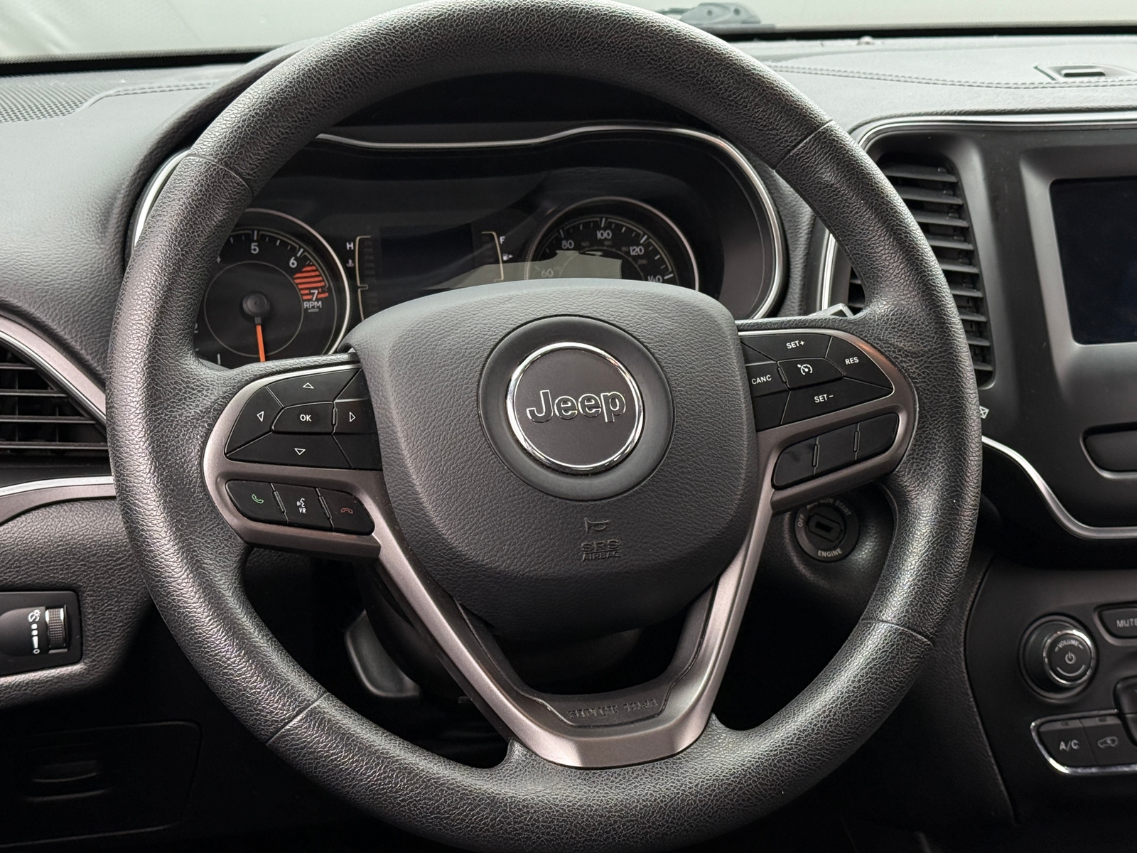 Thumbnail: 2019 Jeep Cherokee - 5