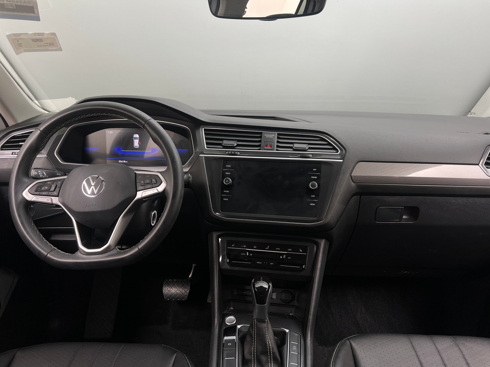 Thumbnail: 2023 Volkswagen Tiguan - 2