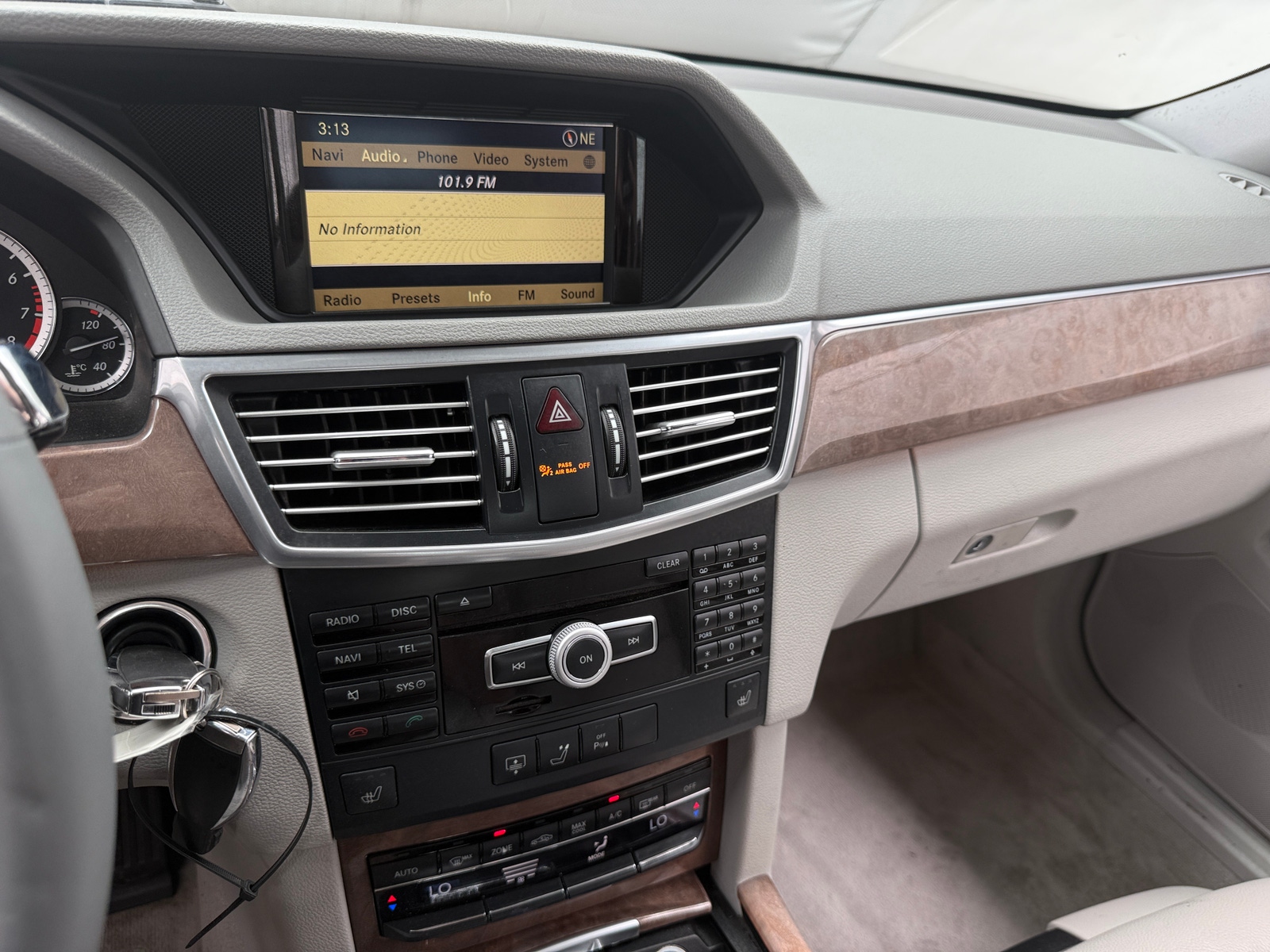 Thumbnail: 2012 Mercedes-Benz E-Class - 3