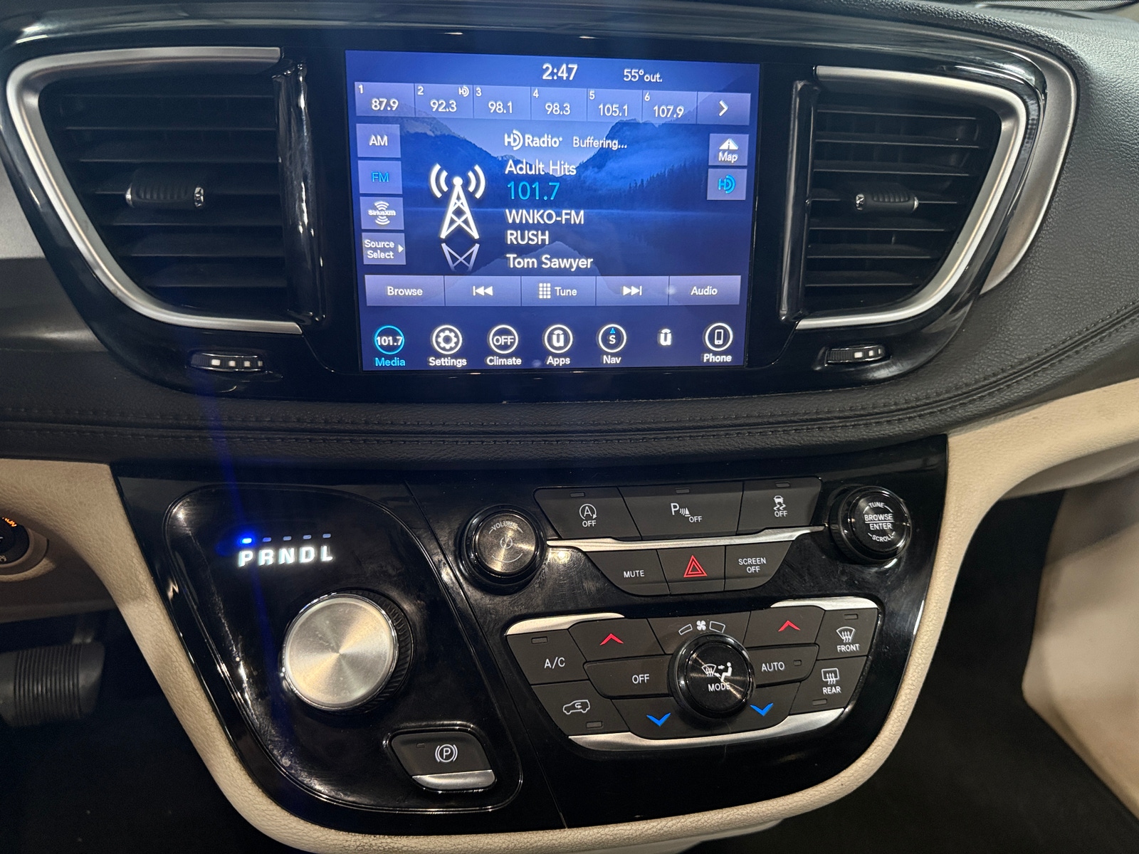 Thumbnail: 2019 Chrysler Pacifica - 3