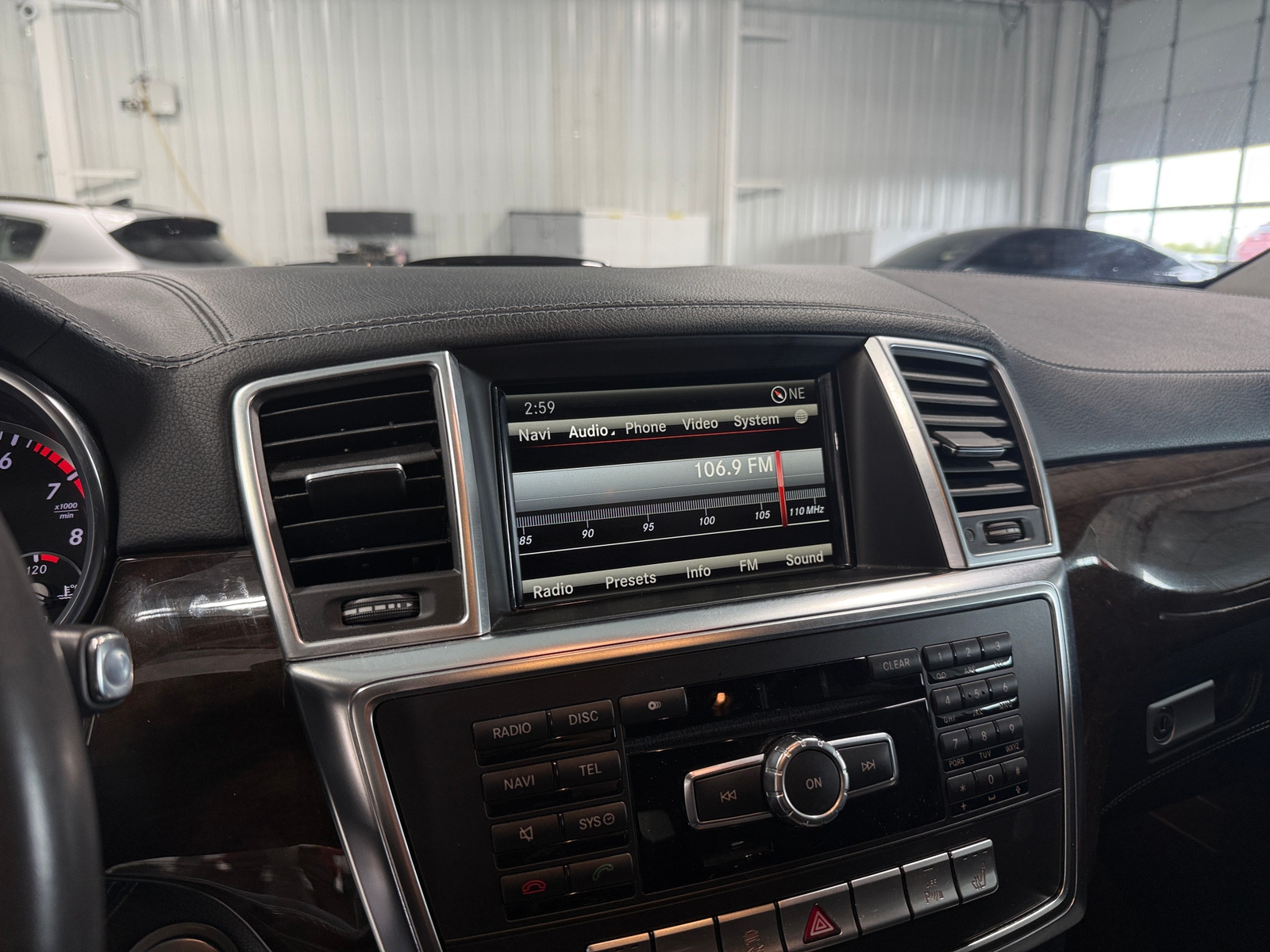 Thumbnail: 2014 Mercedes-Benz GL-Class - 3