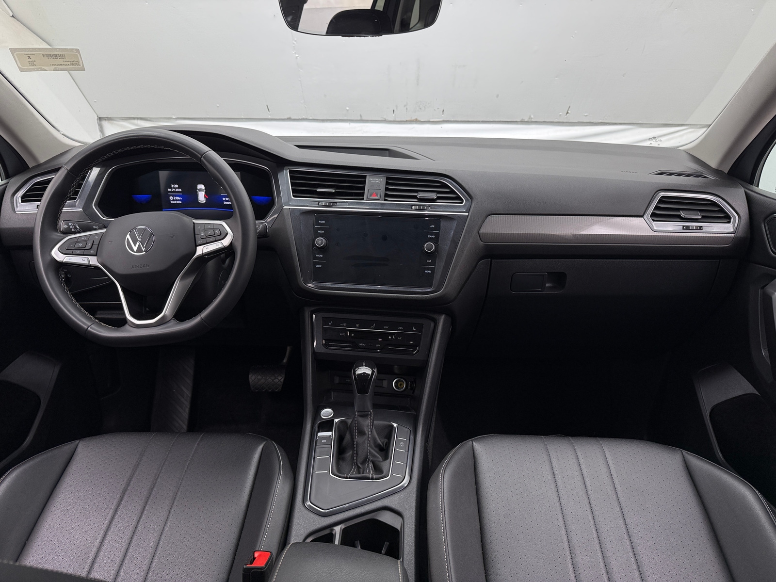 Thumbnail: 2023 Volkswagen Tiguan - 2