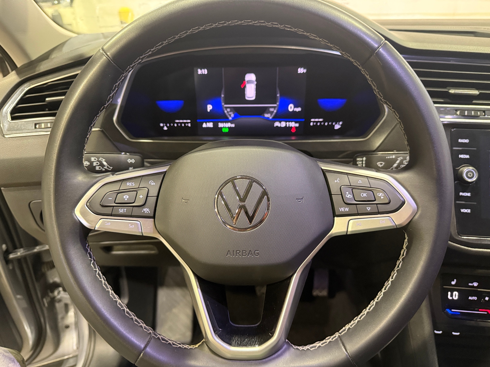 Thumbnail: 2023 Volkswagen Tiguan - 4