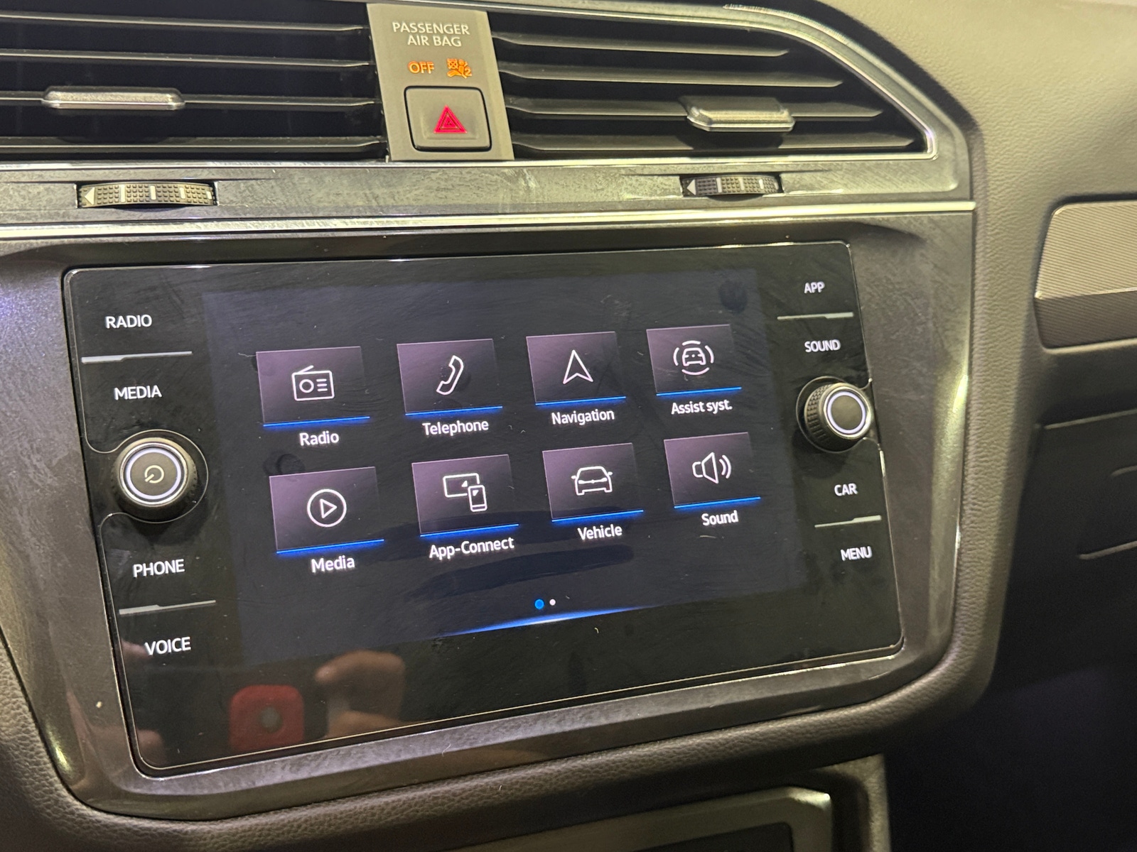 Thumbnail: 2023 Volkswagen Tiguan - 3