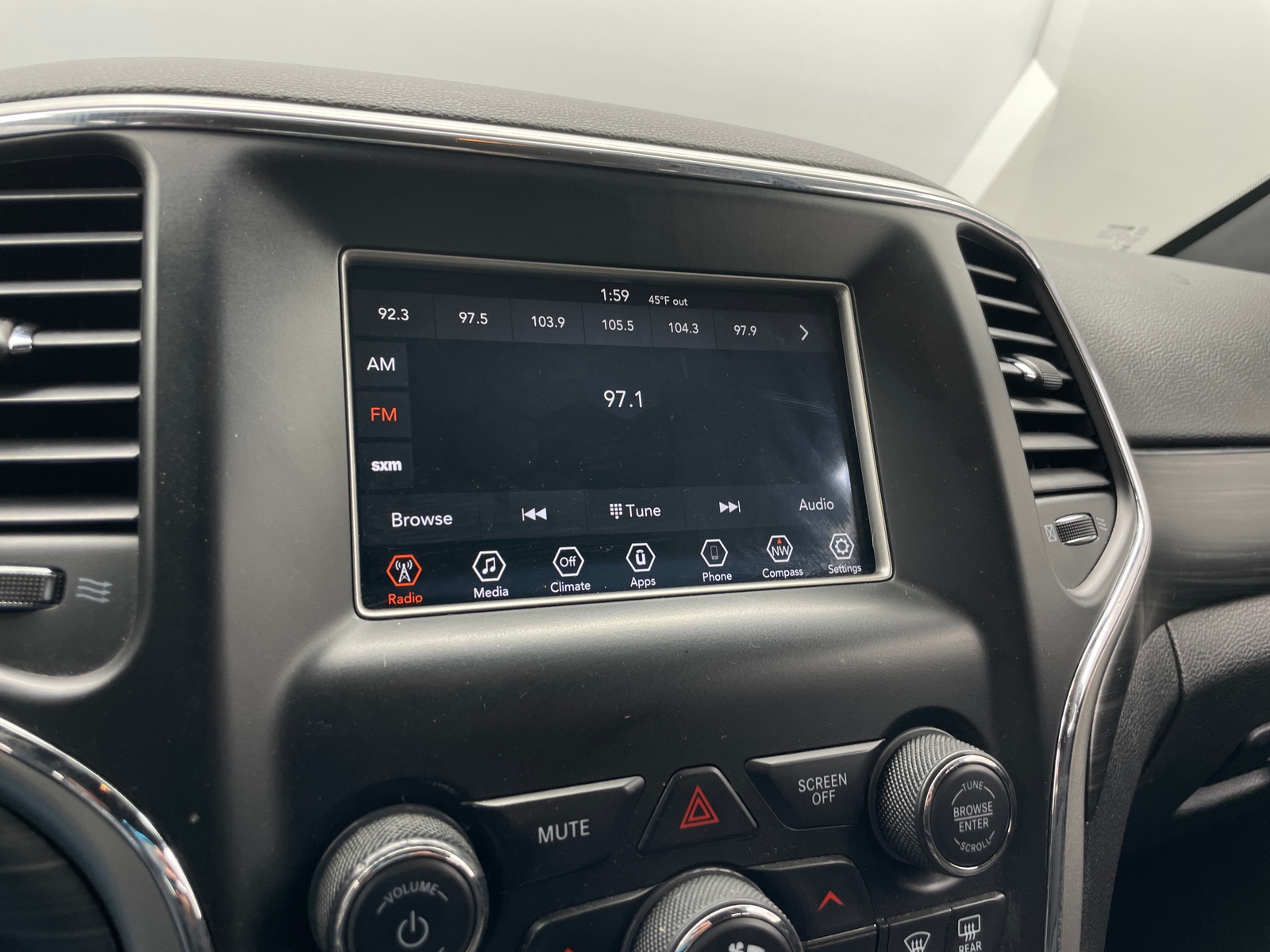 Thumbnail: 2019 Jeep Grand Cherokee - 4