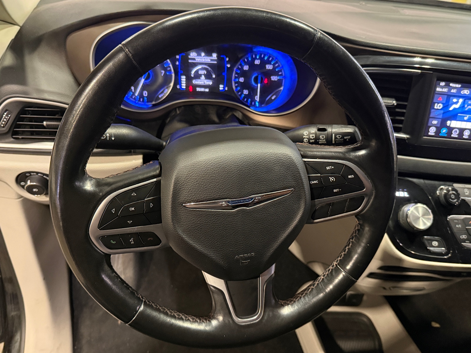 Thumbnail: 2019 Chrysler Pacifica - 4