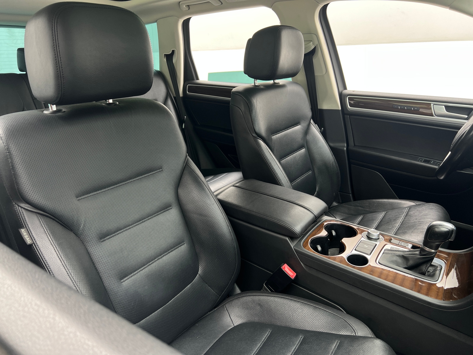 Thumbnail: 2016 Volkswagen Touareg - 2