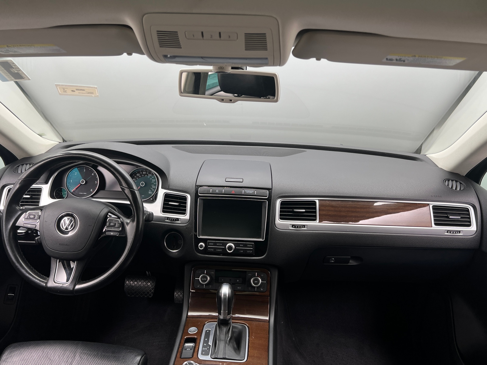 Thumbnail: 2016 Volkswagen Touareg - 3