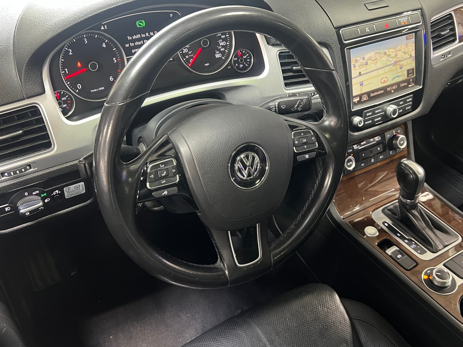 Thumbnail: 2016 Volkswagen Touareg - 5