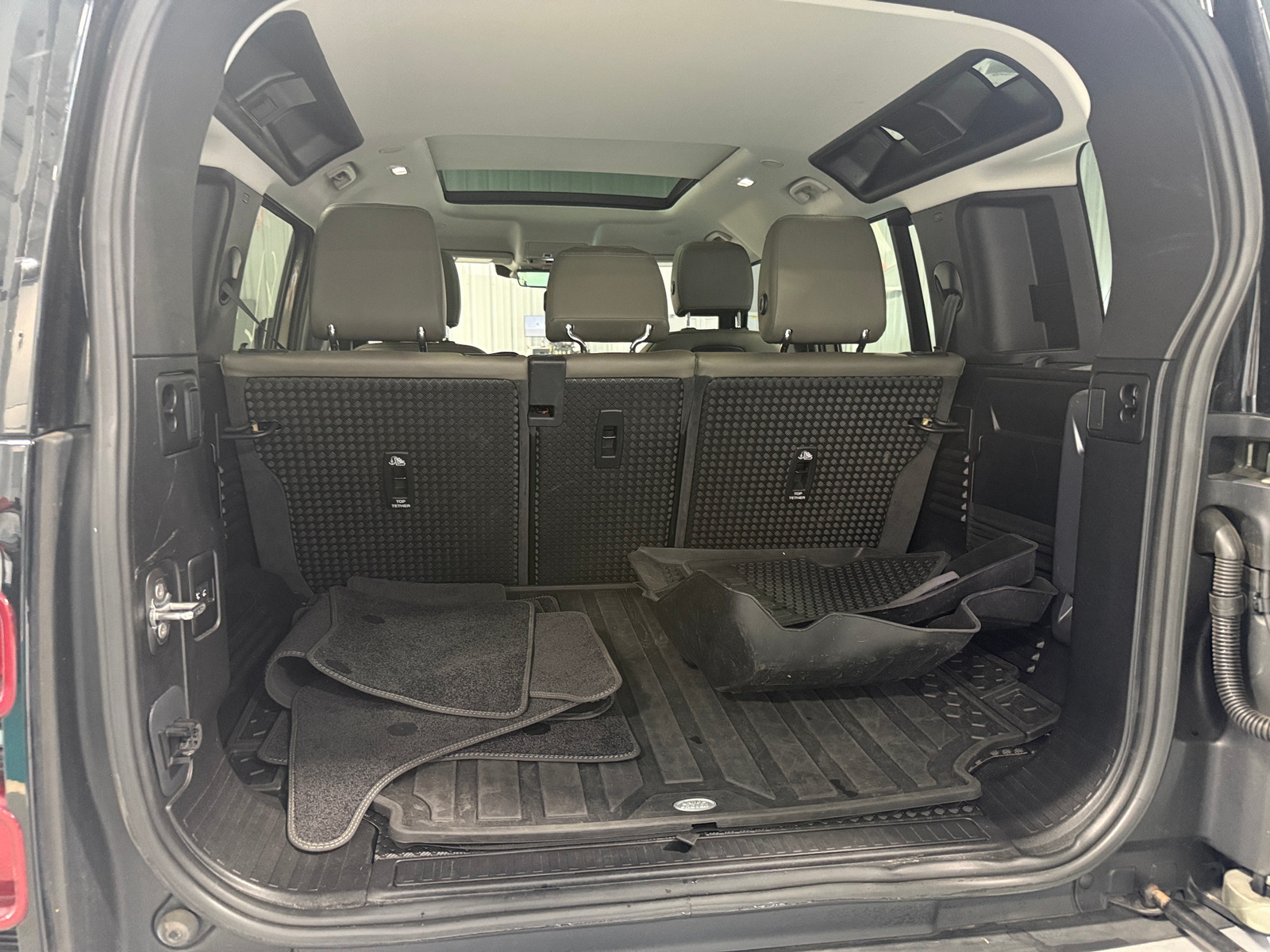 Thumbnail: 2020 Land Rover Defender - 6