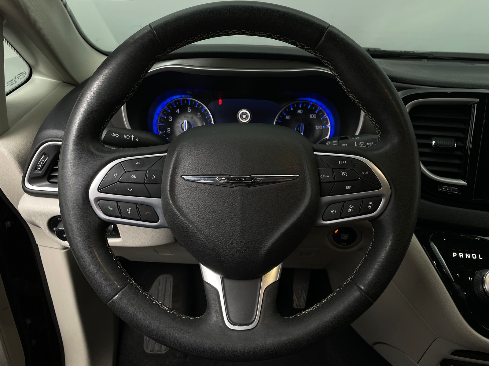 Thumbnail: 2022 Chrysler Pacifica - 4