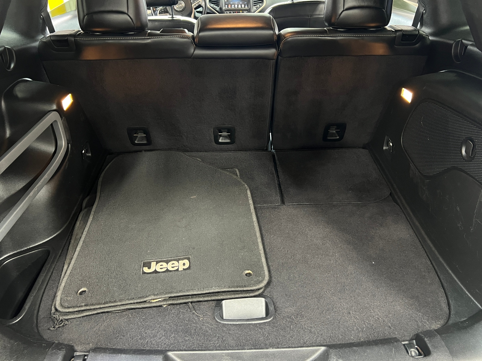 Thumbnail: 2016 Jeep Cherokee - 6