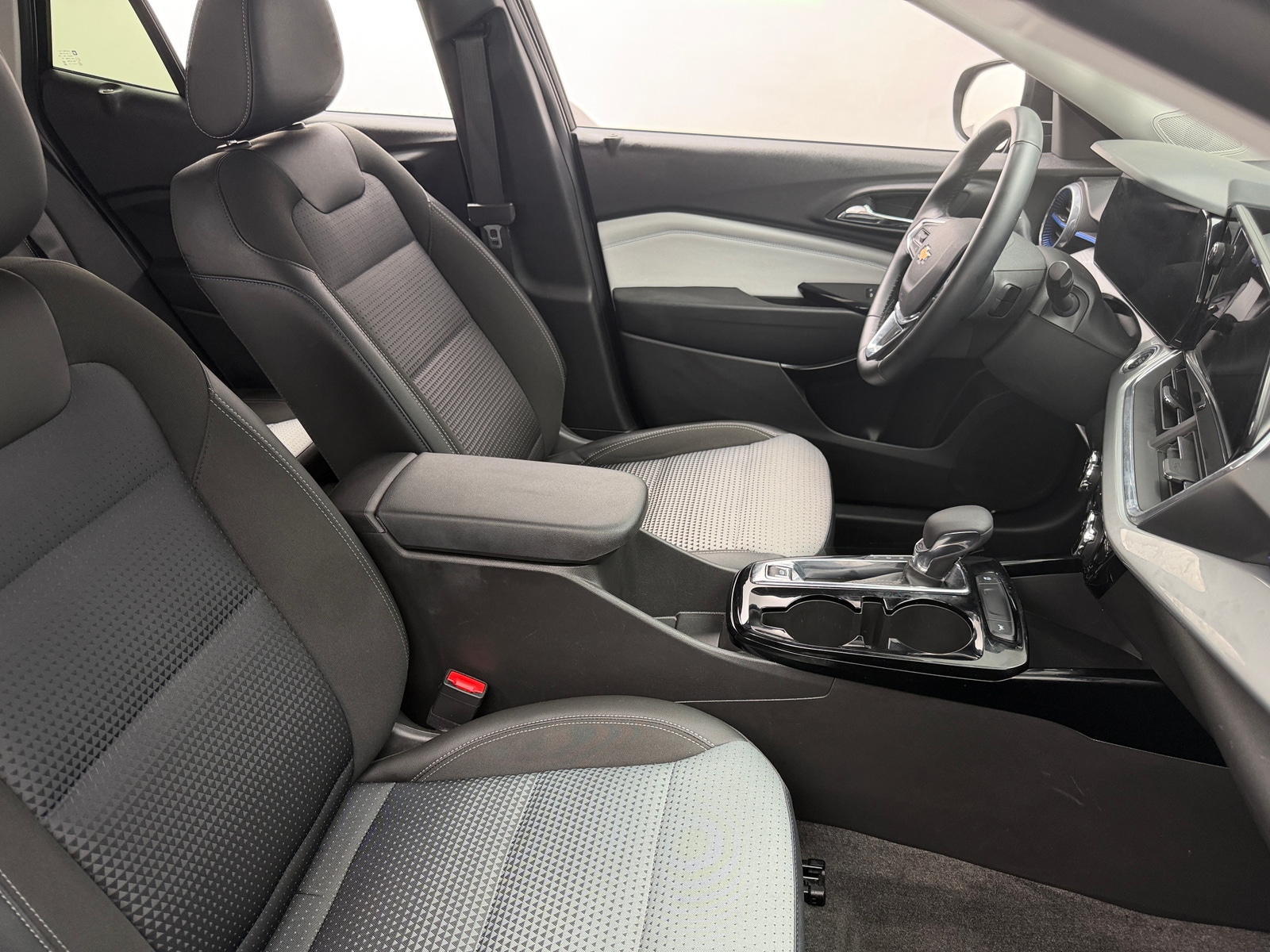 Thumbnail: 2025 Chevrolet Trax - 2