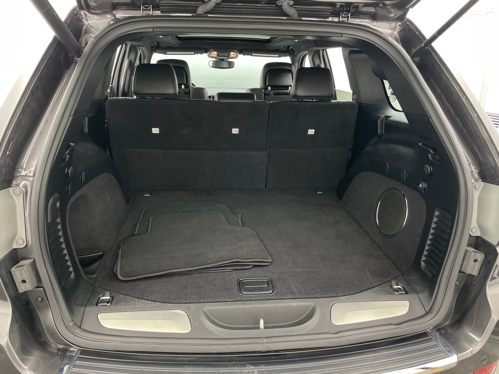 Thumbnail: 2019 Jeep Grand Cherokee - 6