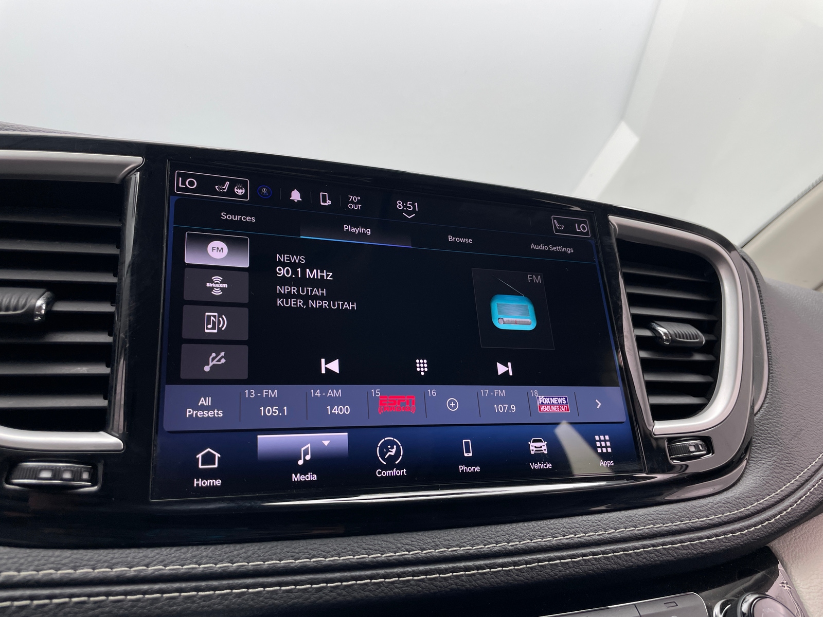 Thumbnail: 2023 Chrysler Pacifica - 3