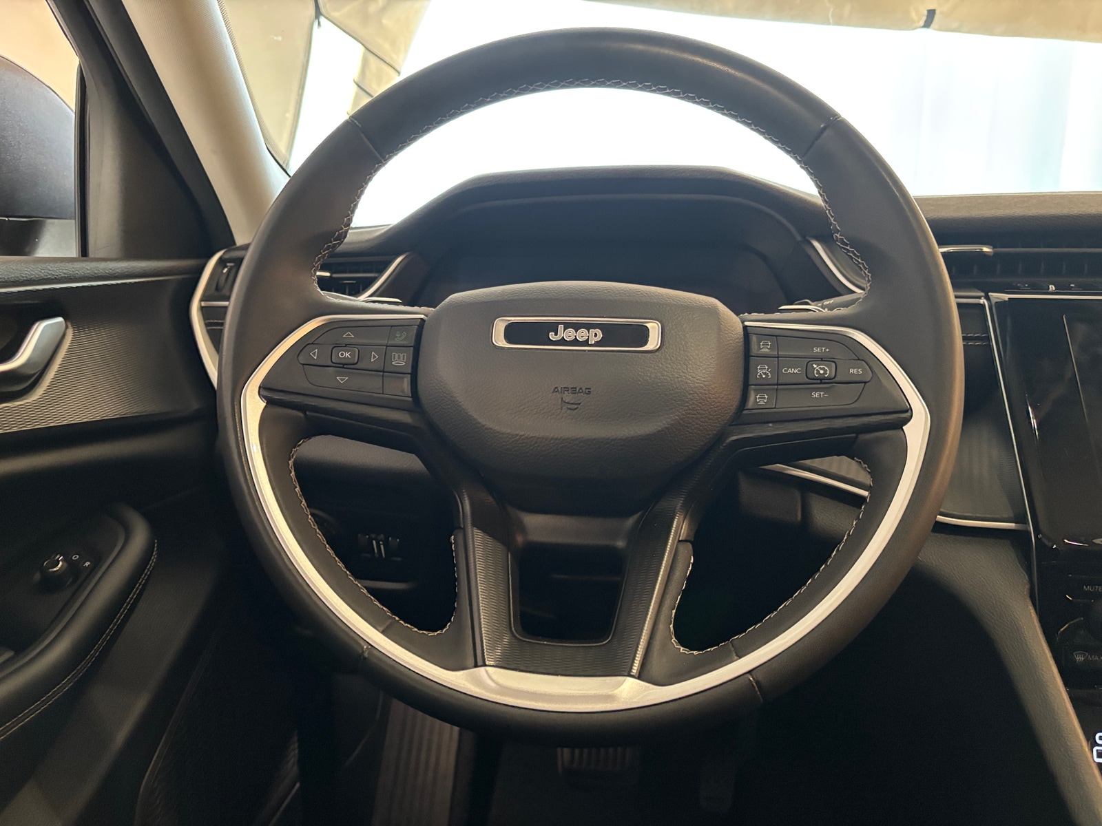 Thumbnail: 2023 Jeep Grand Cherokee L - 5