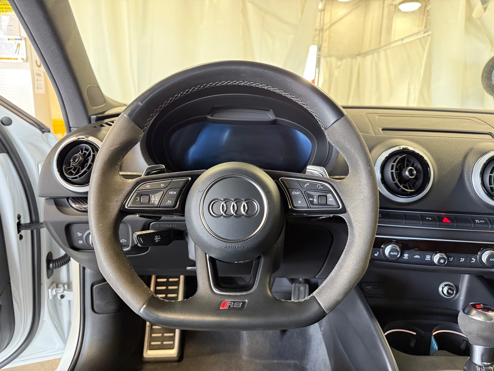 Thumbnail: 2017 Audi RS 3 - 4