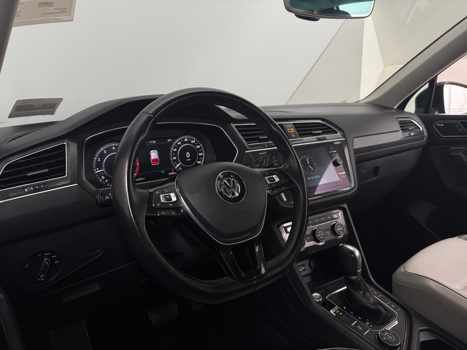 Thumbnail: 2018 Volkswagen Tiguan - 2