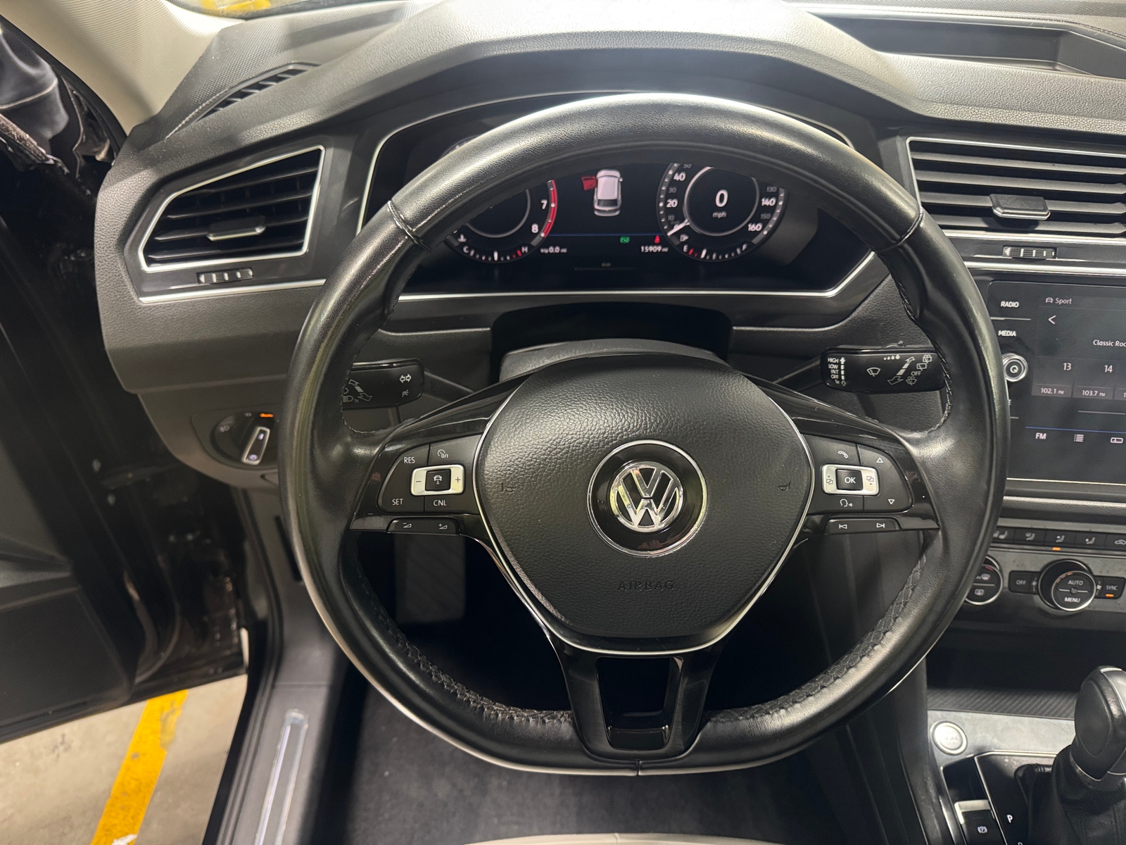 Thumbnail: 2018 Volkswagen Tiguan - 4