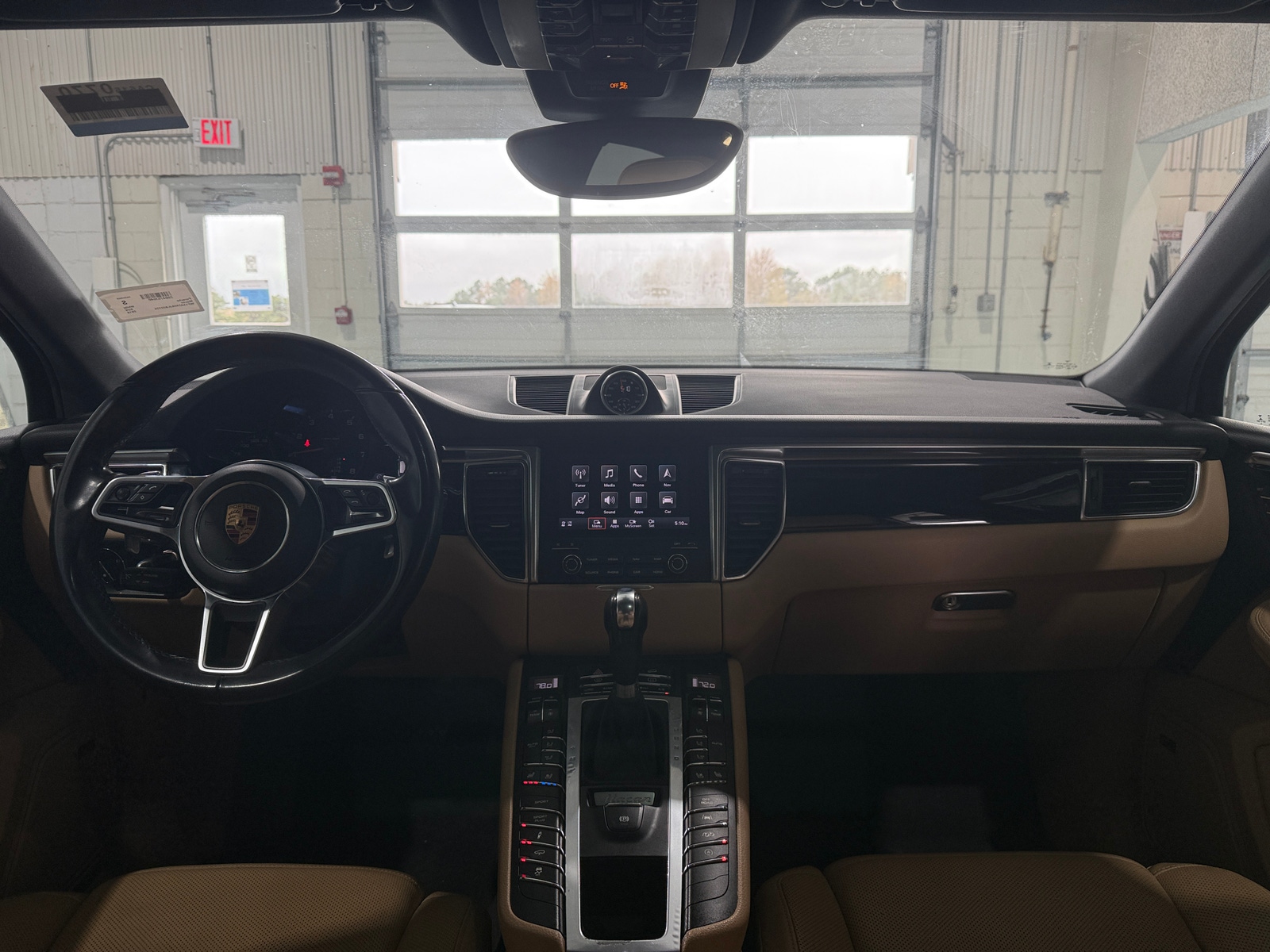 Thumbnail: 2018 Porsche Macan - 2