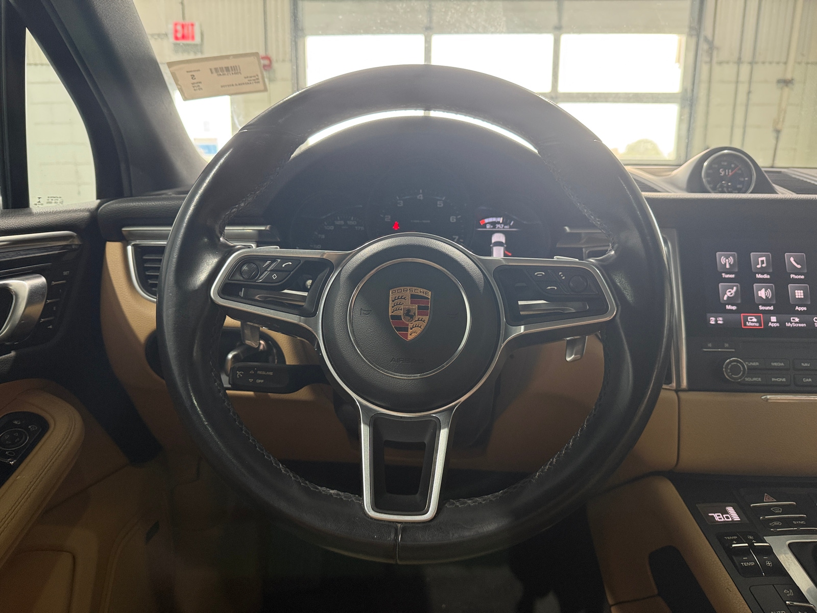 Thumbnail: 2018 Porsche Macan - 4