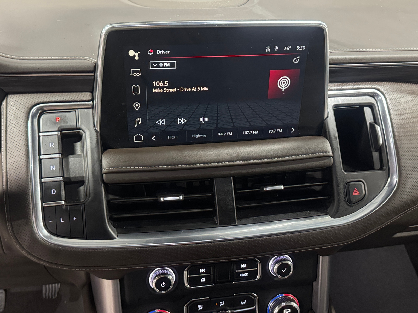 Thumbnail: 2024 GMC Yukon XL - 3