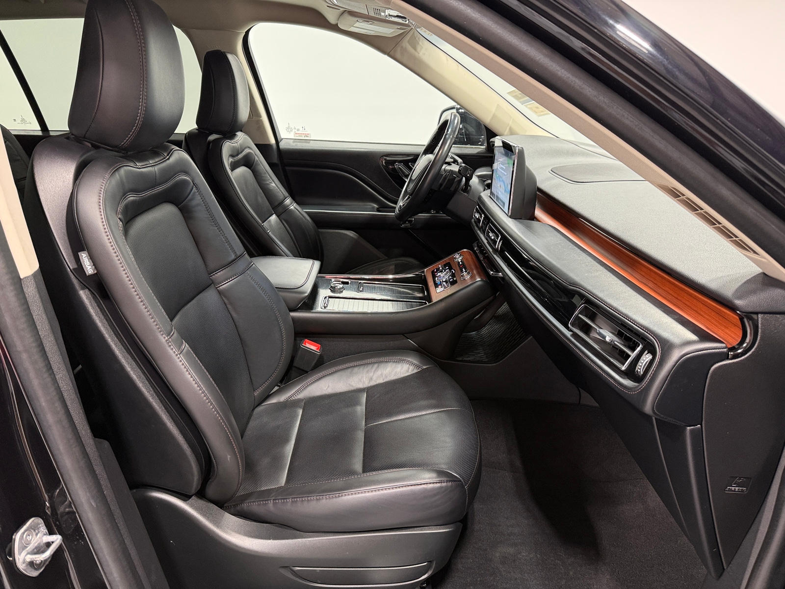 Thumbnail: 2023 Lincoln Aviator - 2