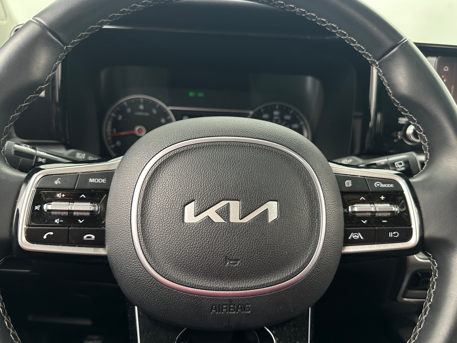 Thumbnail: 2023 Kia Sorento - 5