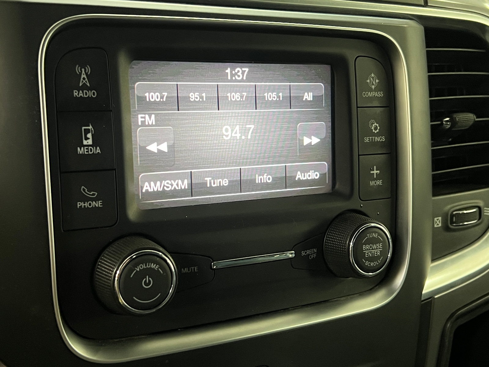 Thumbnail: 2021 RAM 1500 Classic - 4
