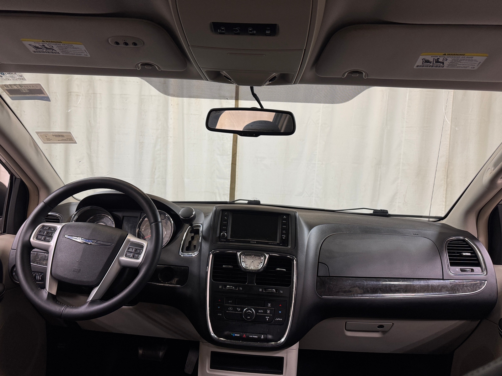 Thumbnail: 2014 Chrysler Town & Country - 2