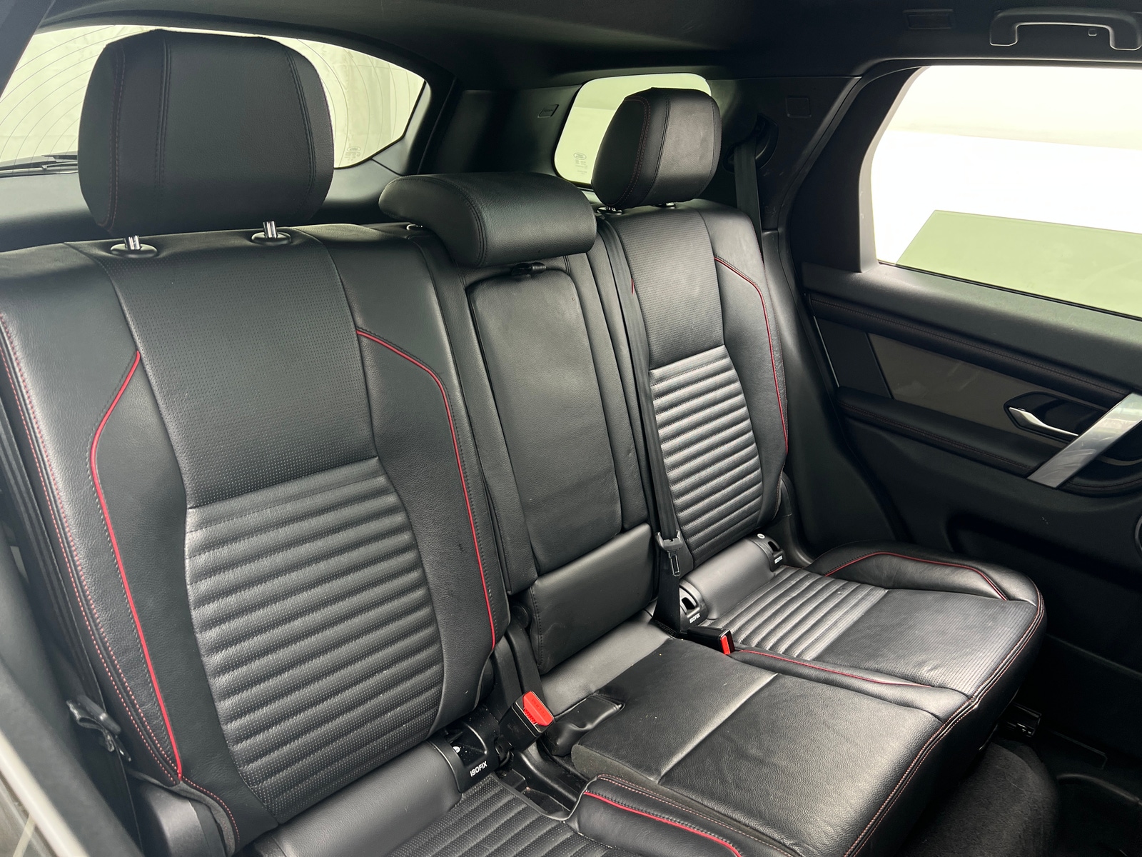 Thumbnail: 2020 Land Rover Discovery Sport - 4