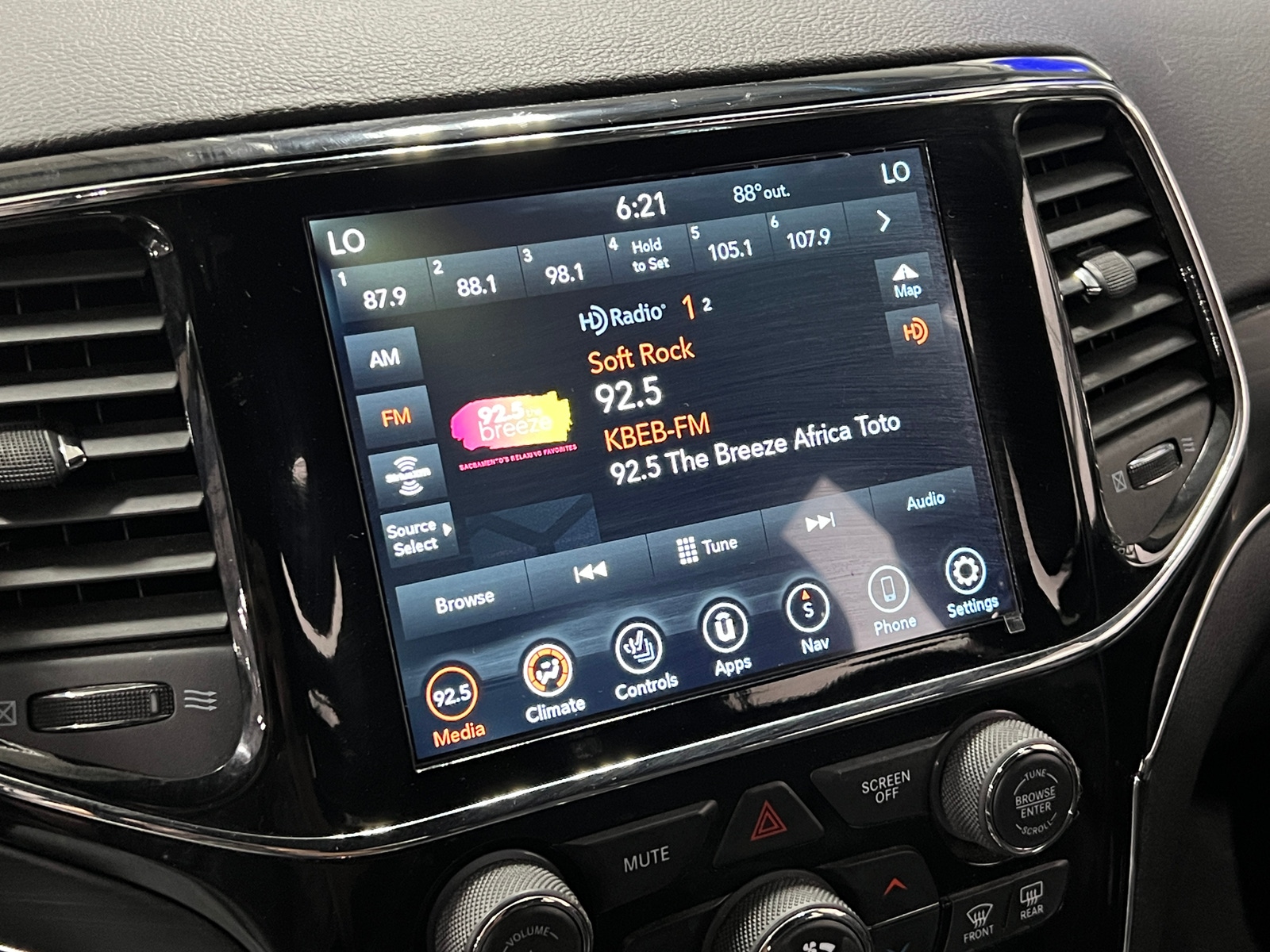 Thumbnail: 2019 Jeep Grand Cherokee - 3