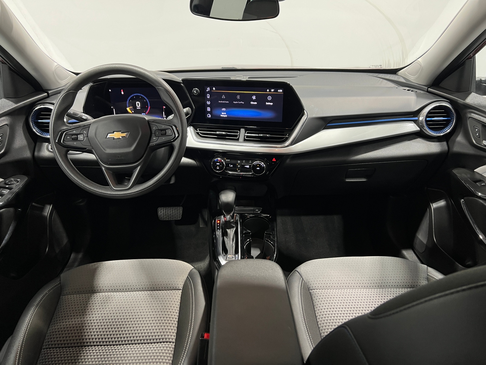 Thumbnail: 2025 Chevrolet Trax - 3